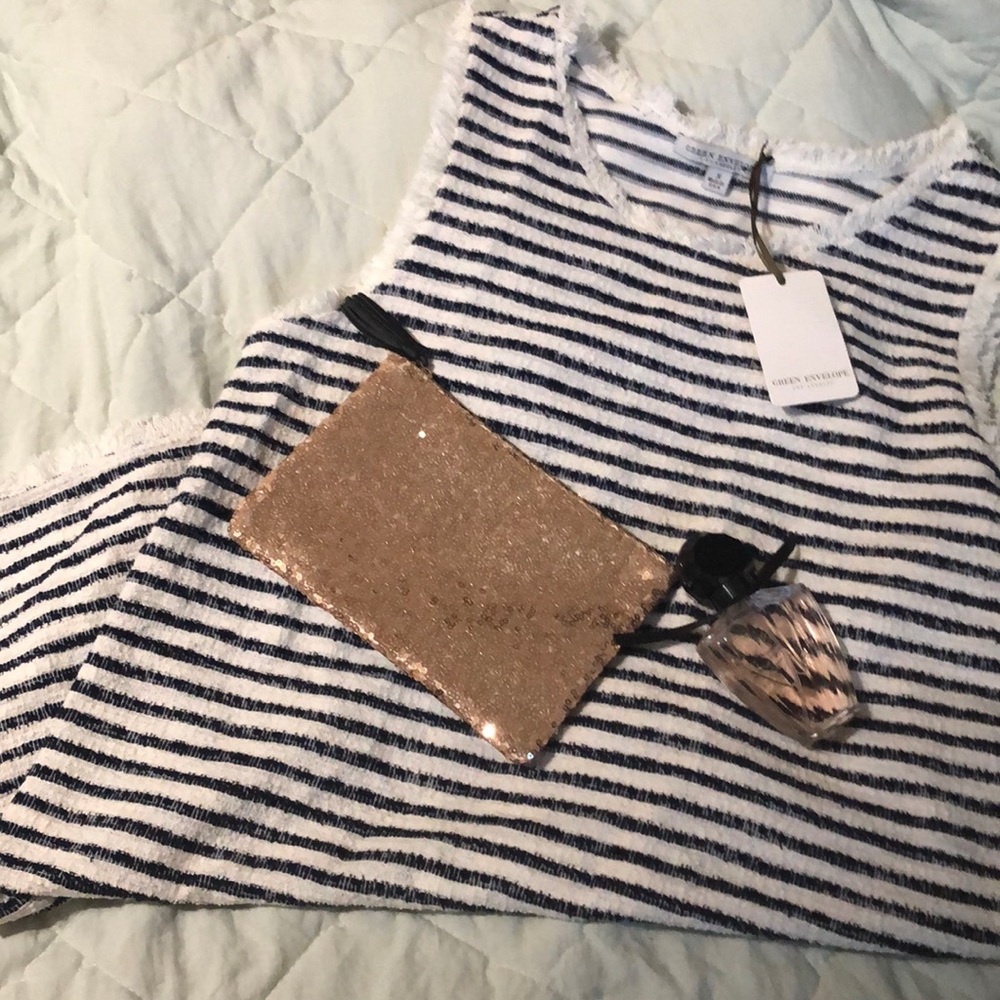 Cute white and blue striped dress 💁🏽‍♀️
